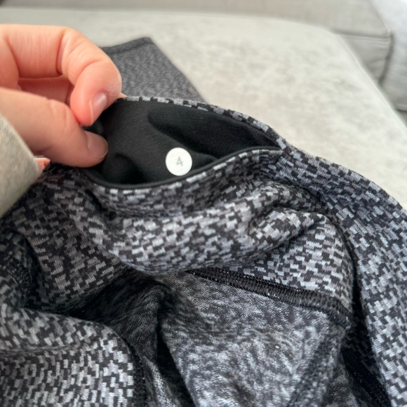 Lululemon Black/Gray Leggings - Picture 4 of 4